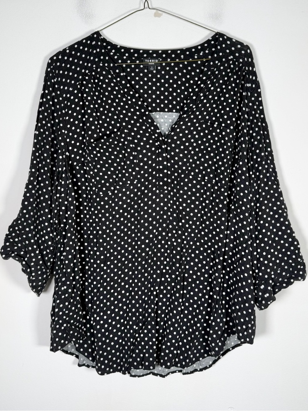 Torrid Women’s Plus Size 2/2X Black & White Polka Dot Harper Popover Blouse